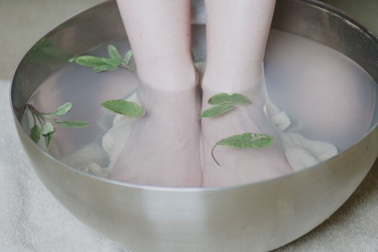 Esto es lo que un baño de pies con vinagre puede hacer por ti